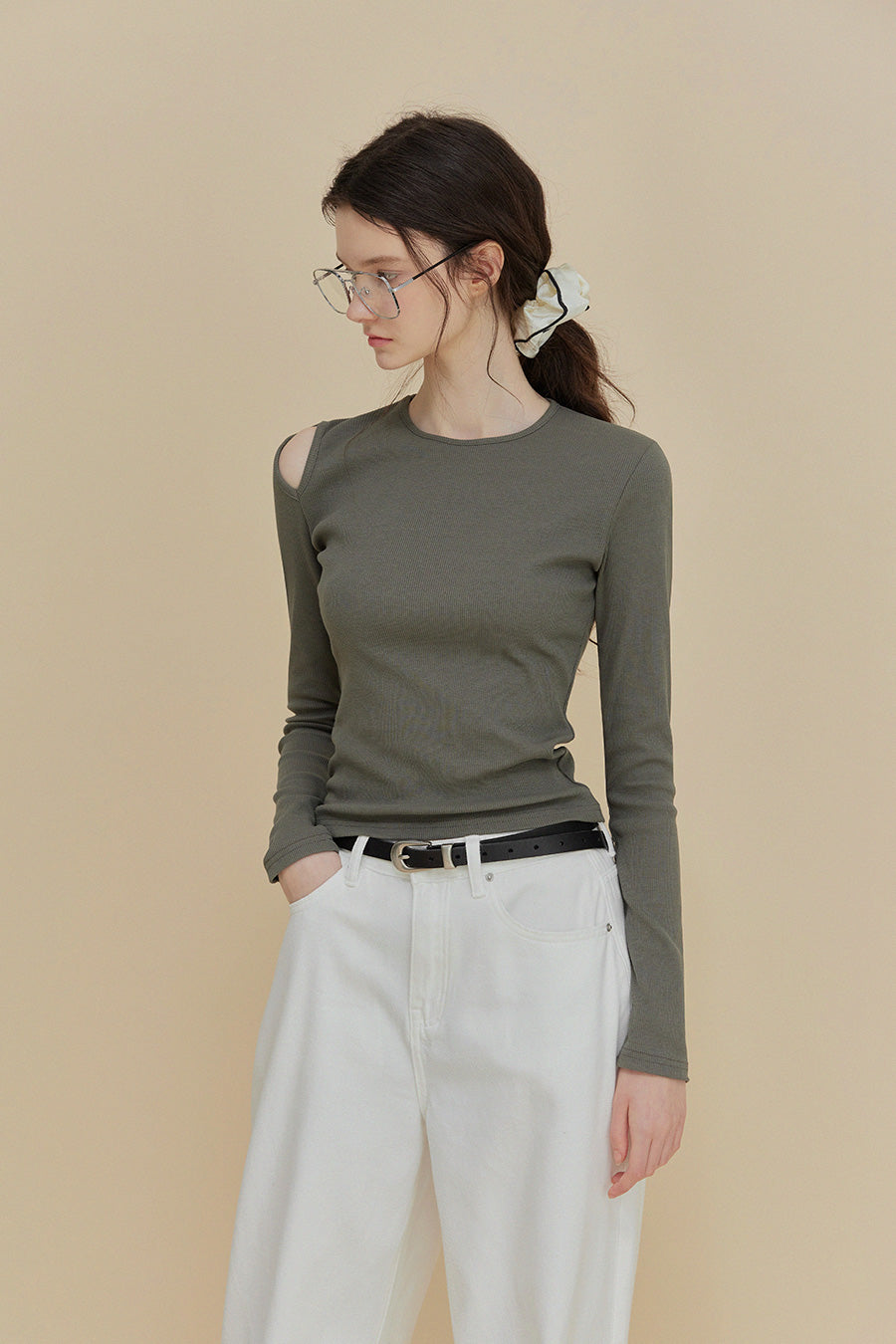 Stun Shoulder Cut-Off T-Shirt